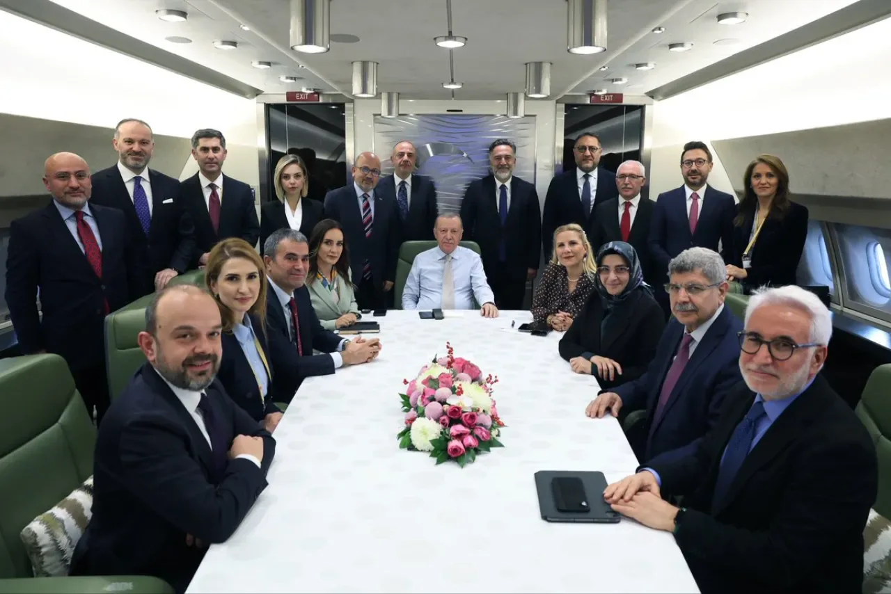 Cumhurbaşkanı Erdoğan, Güney Afrika Ziyareti Dönüşünde Gündemi Değerlendirdi Cumhurbaşkanı Erdoğan, Güney Afrika Ziyareti Dönüşünde Gündemi Değerlendirdi
