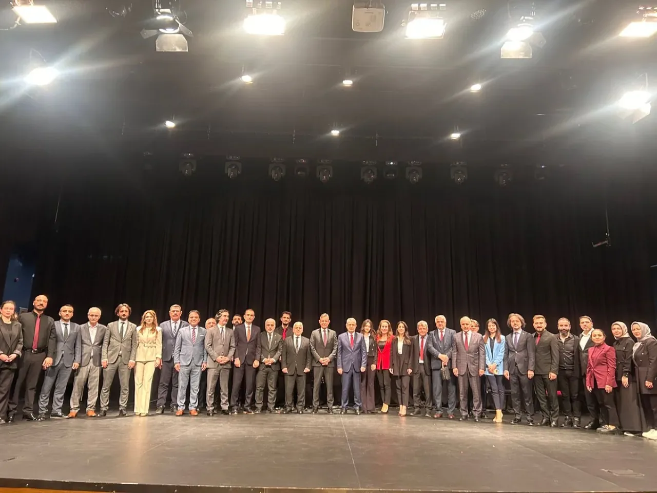 Esenler'de 24 Kasım Öğretmenler Günü Kutlaması Esenler'de 24 Kasım Öğretmenler Günü Kutlaması