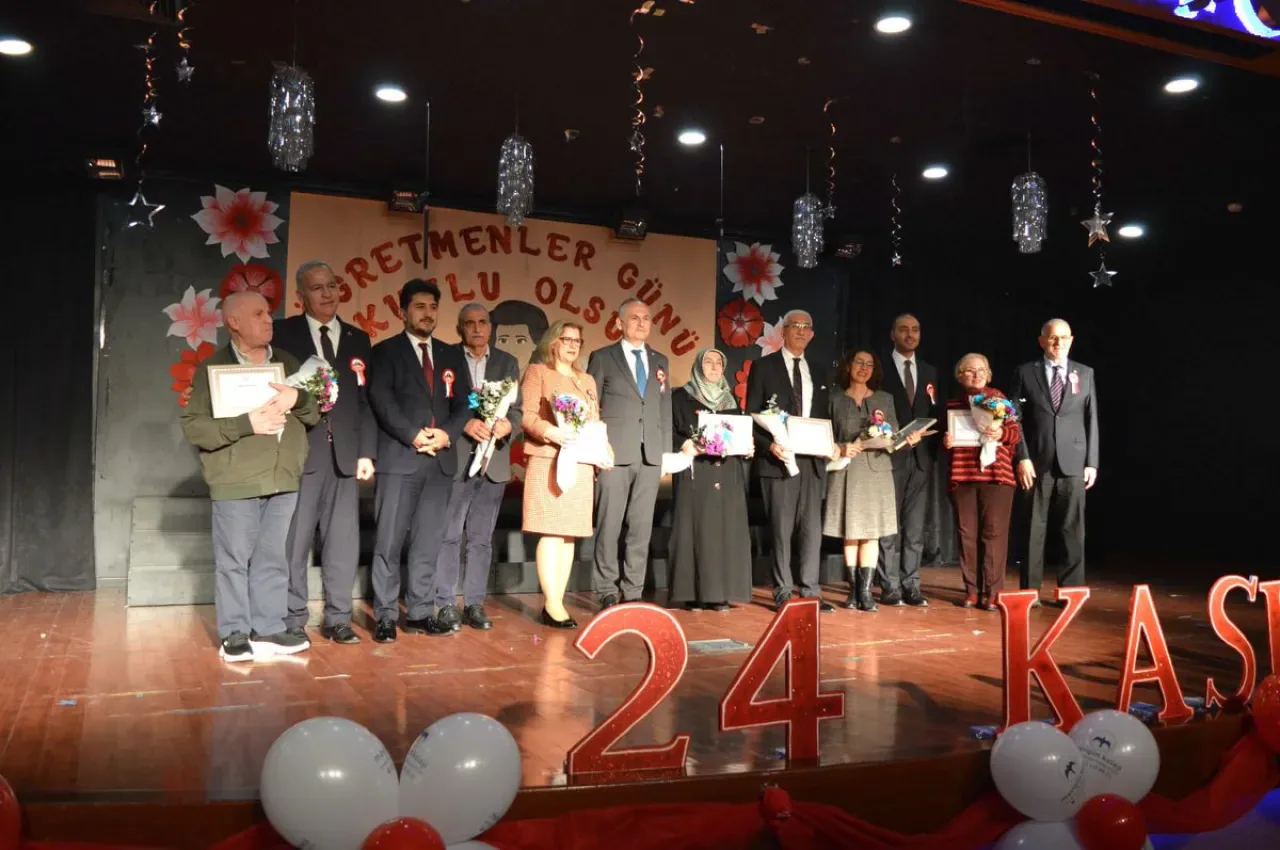 Gaziosmanpaşa'da Öğretmenler Günü Mavigün Eğitim Kurumları'nda Kutlandı Gaziosmanpaşa'da Öğretmenler Günü Mavigün Eğitim Kurumları'nda Kutlandı