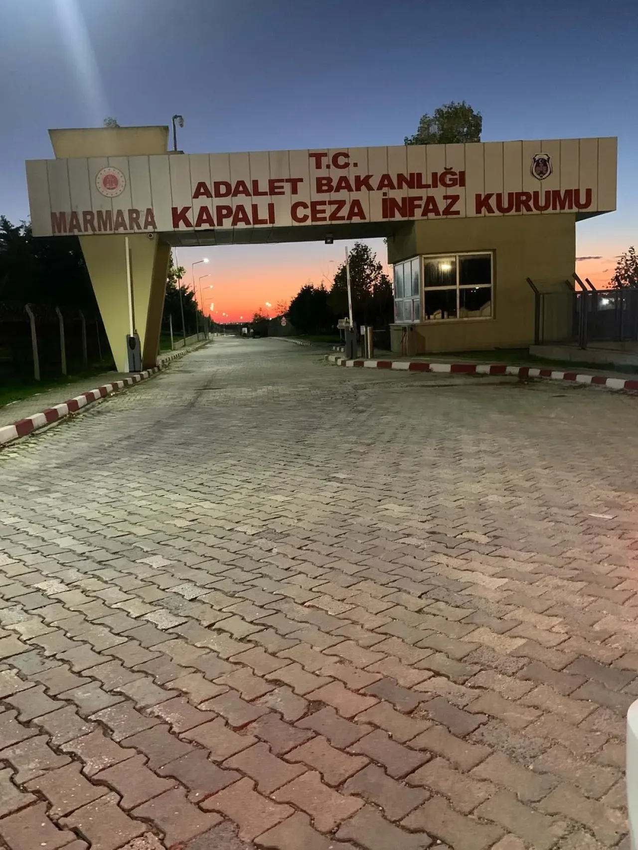 CHP'li Fethi Açıkel, Silivri Cezaevi'ndeki Ekrem İmamoğlu ve Diğer Tutukluları Ziyaret Etti CHP'li Fethi Açıkel, Silivri Cezaevi'ndeki Ekrem İmamoğlu ve Diğer Tutukluları Ziyaret Etti