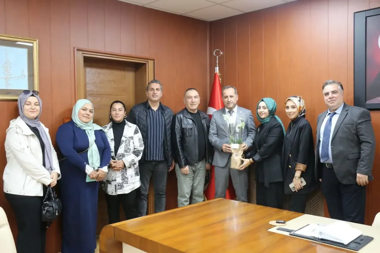 Tuzla'da Öğretmenler Günü'nde Anlamlı Ziyaret Tuzla'da Öğretmenler Günü'nde Anlamlı Ziyaret