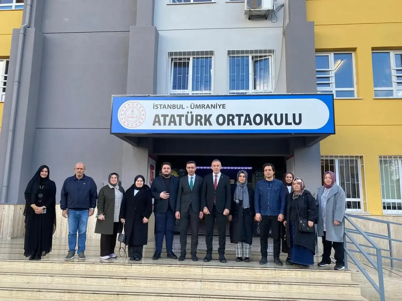 AK Parti Ümraniye Kadın Kolları'ndan 24 Kasım Öğretmenler Günü Ziyareti AK Parti Ümraniye Kadın Kolları'ndan 24 Kasım Öğretmenler Günü Ziyareti