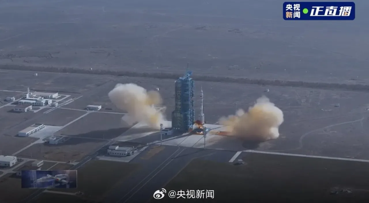 Çin, Jiuquan Üssü'nden Shenzhou 22 Uzay Aracını Başarıyla Fırlattı Çin, Jiuquan Üssü'nden Shenzhou 22 Uzay Aracını Başarıyla Fırlattı
