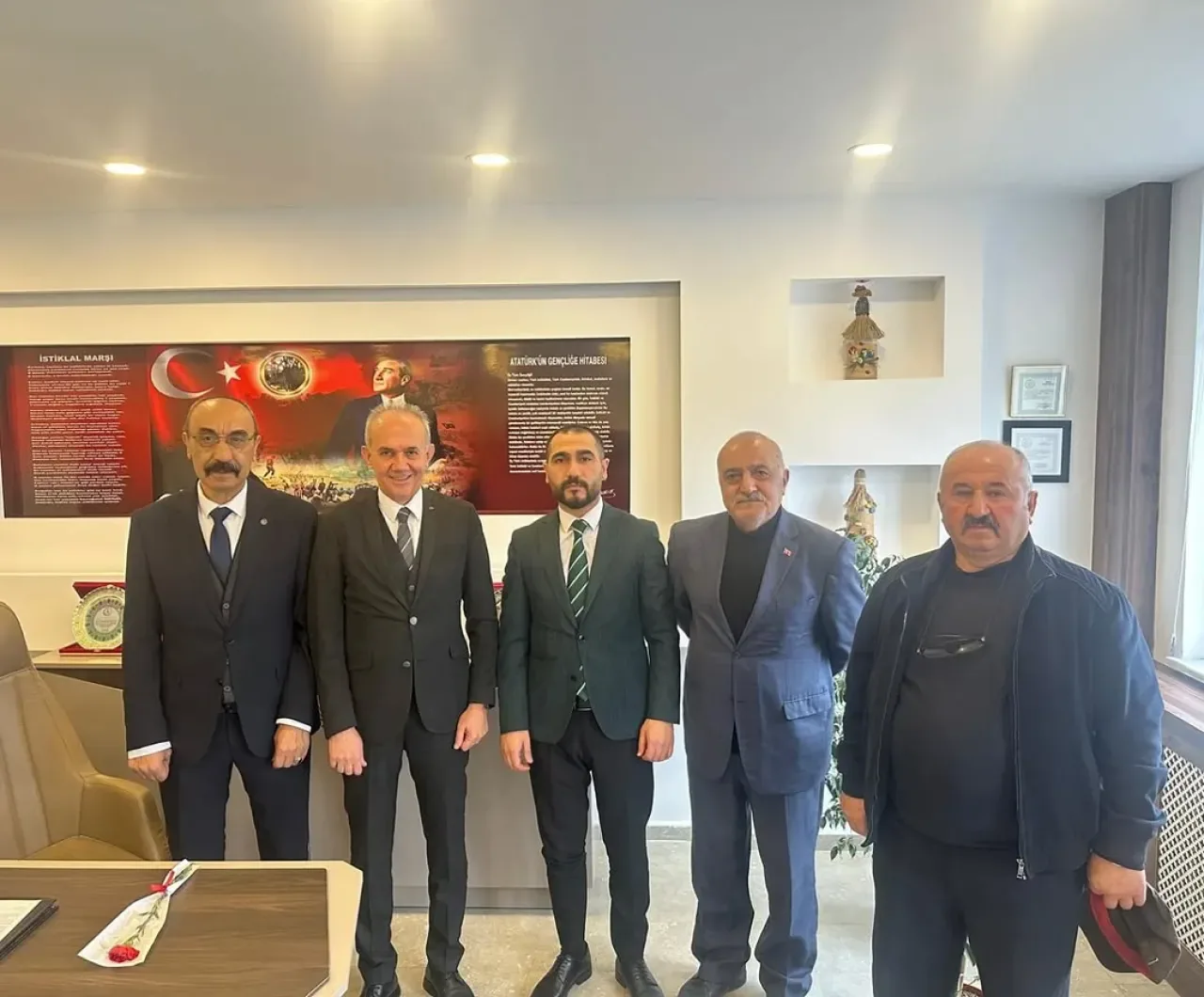 MHP Elmadağ İlçe Teşkilatından Öğretmenler Günü Ziyareti MHP Elmadağ İlçe Teşkilatından Öğretmenler Günü Ziyareti