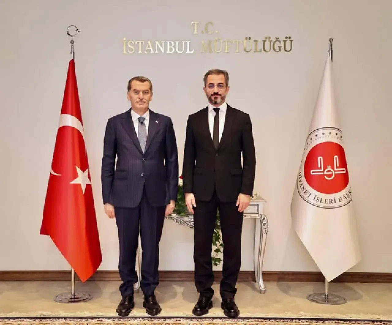 Zeytinburnu Belediye Başkanı Ömer Arısoy, İstanbul Müftüsü Emrullah Tuncel'i Makamında Ziyaret Etti Zeytinburnu Belediye Başkanı Ömer Arısoy, İstanbul Müftüsü Emrullah Tuncel'i Makamında Ziyaret Etti