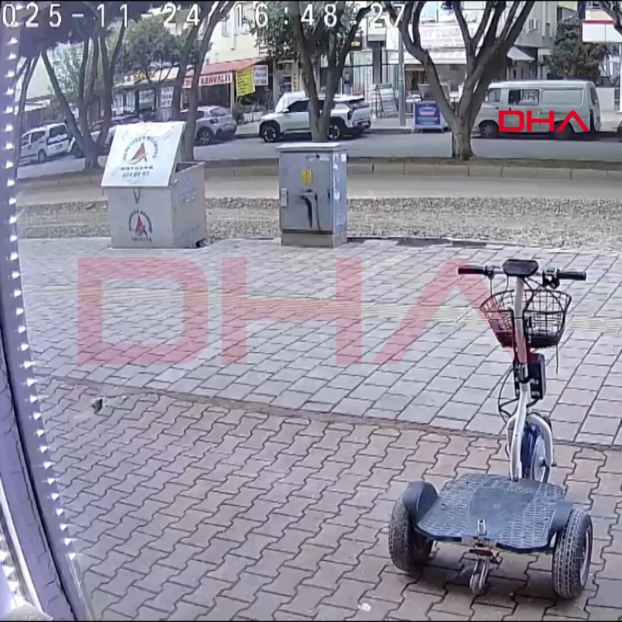 Antalya'da Ekmek Almaya Giden Vatandaş, Kepçe Altında Kalarak Hayatını Kaybetti Antalya'da Ekmek Almaya Giden Vatandaş, Kepçe Altında Kalarak Hayatını Kaybetti