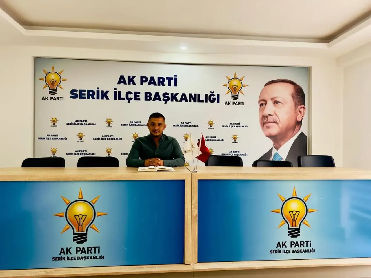 Serik AK Parti İlçe Başkanlığı'nda Fatih Kuşcu Nöbetçi Yönetim Kurulu Üyesi Olarak Görev Yapıyor Serik AK Parti İlçe Başkanlığı'nda Fatih Kuşcu Nöbetçi Yönetim Kurulu Üyesi Olarak Görev Yapıyor