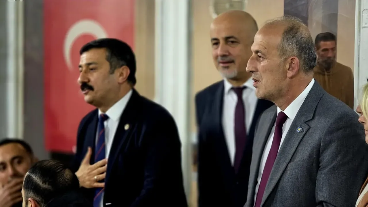 İYİ Parti Yıldırım'da Vatandaşlarla Buluşuyor İYİ Parti Yıldırım'da Vatandaşlarla Buluşuyor