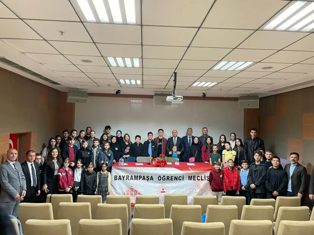 Bayrampaşa'da Öğrenci Meclisleri Kasım Ayı Toplantısı Gerçekleşti Bayrampaşa'da Öğrenci Meclisleri Kasım Ayı Toplantısı Gerçekleşti