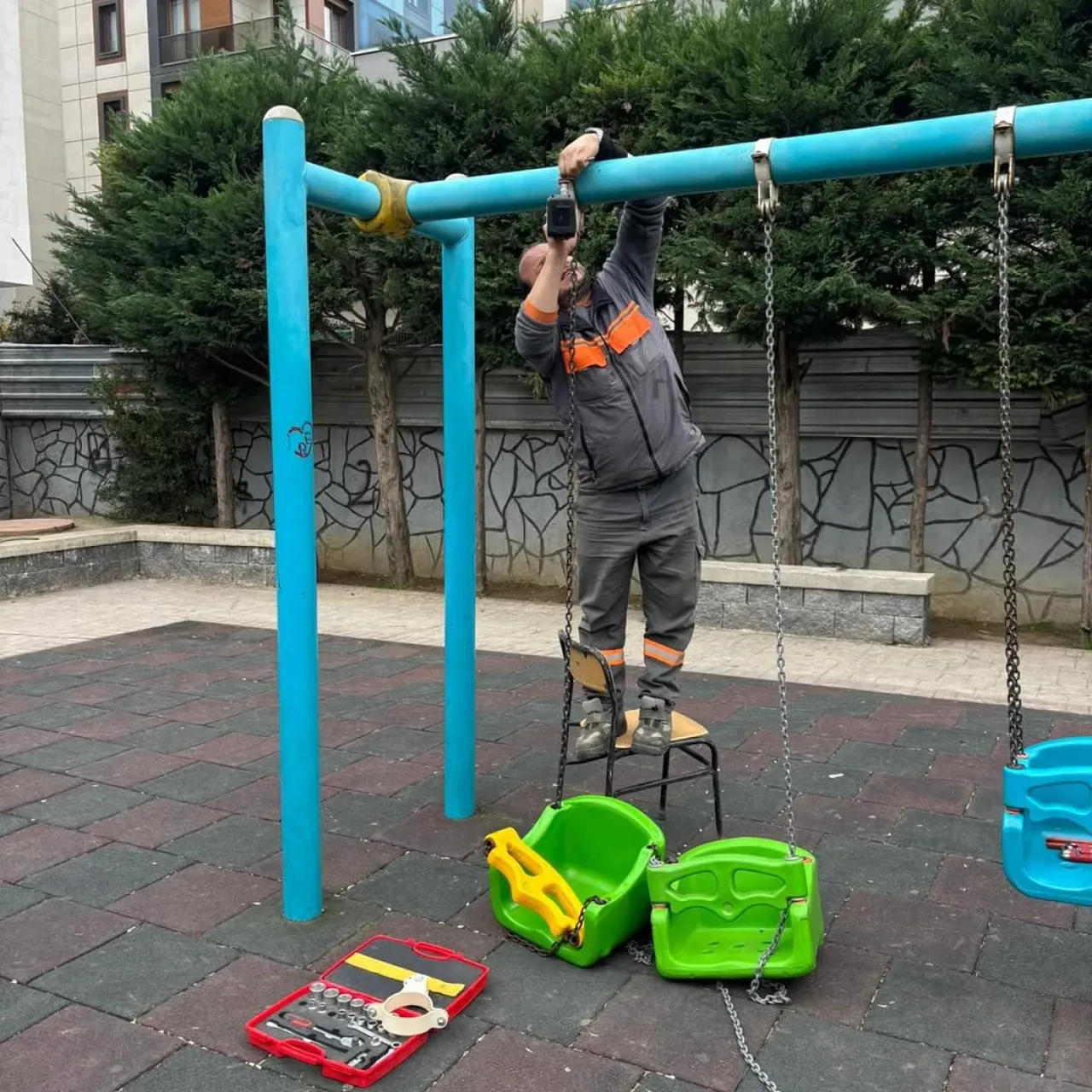 Çekmeköy'de Park ve Yeşil Alanlar Yenileniyor Çekmeköy'de Park ve Yeşil Alanlar Yenileniyor