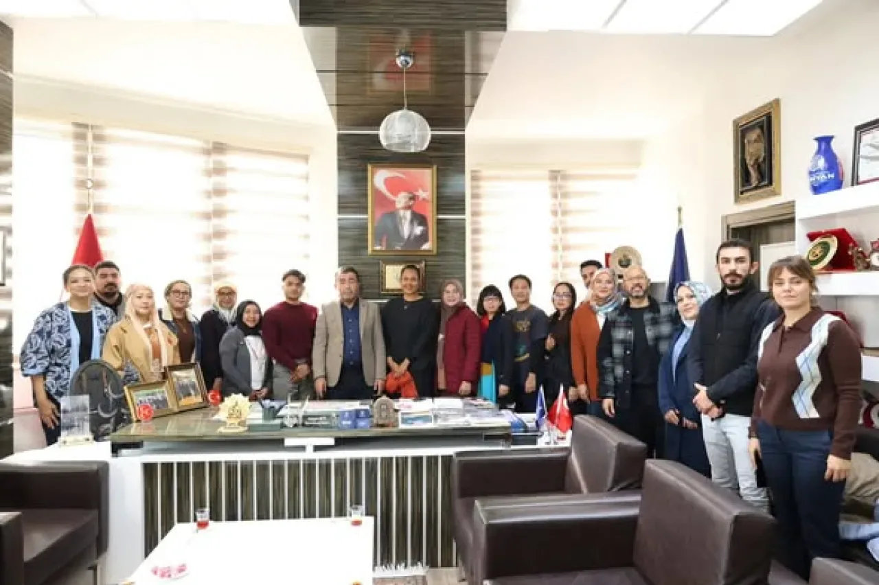 Malezyalı Heyet Bünyan'ın Halı Kültürü ve Doğal Güzelliklerini Keşfetti Malezyalı Heyet Bünyan'ın Halı Kültürü ve Doğal Güzelliklerini Keşfetti