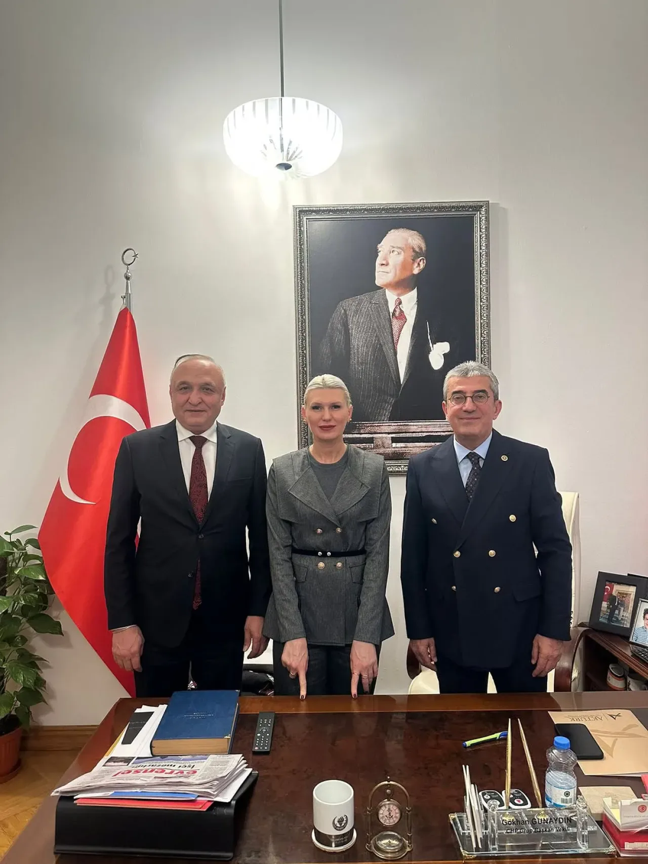 CHP'li Vekiller ve Bilecik Belediye Başkanı TBMM'de Bir Araya Geldi CHP'li Vekiller ve Bilecik Belediye Başkanı TBMM'de Bir Araya Geldi