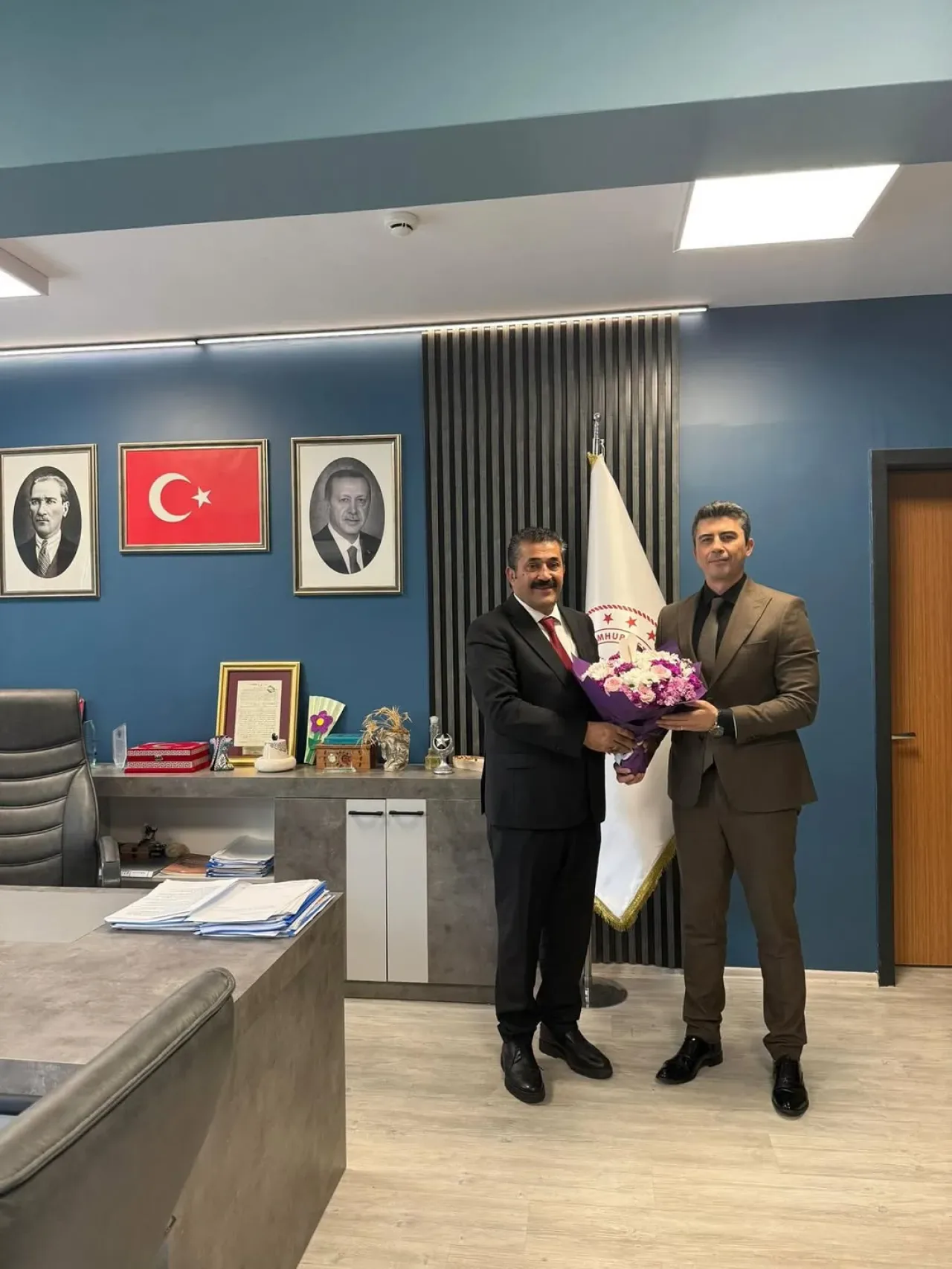 Kâğıthane'de Öğretmenler Günü Ziyareti: İlçe Emniyet Müdürlüğü'nden Eğitim Müdürü'ne Anlamlı Jest Kâğıthane'de Öğretmenler Günü Ziyareti: İlçe Emniyet Müdürlüğü'nden Eğitim Müdürü'ne Anlamlı Jest