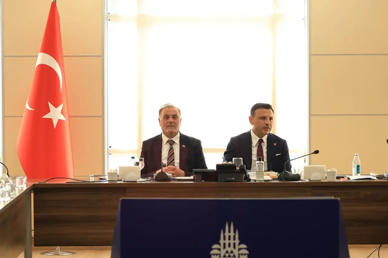 Maltepe Belediye Başkanı Esin Köymen, Belediye Başkanları Toplantısı'na Katıldı Maltepe Belediye Başkanı Esin Köymen, Belediye Başkanları Toplantısı'na Katıldı