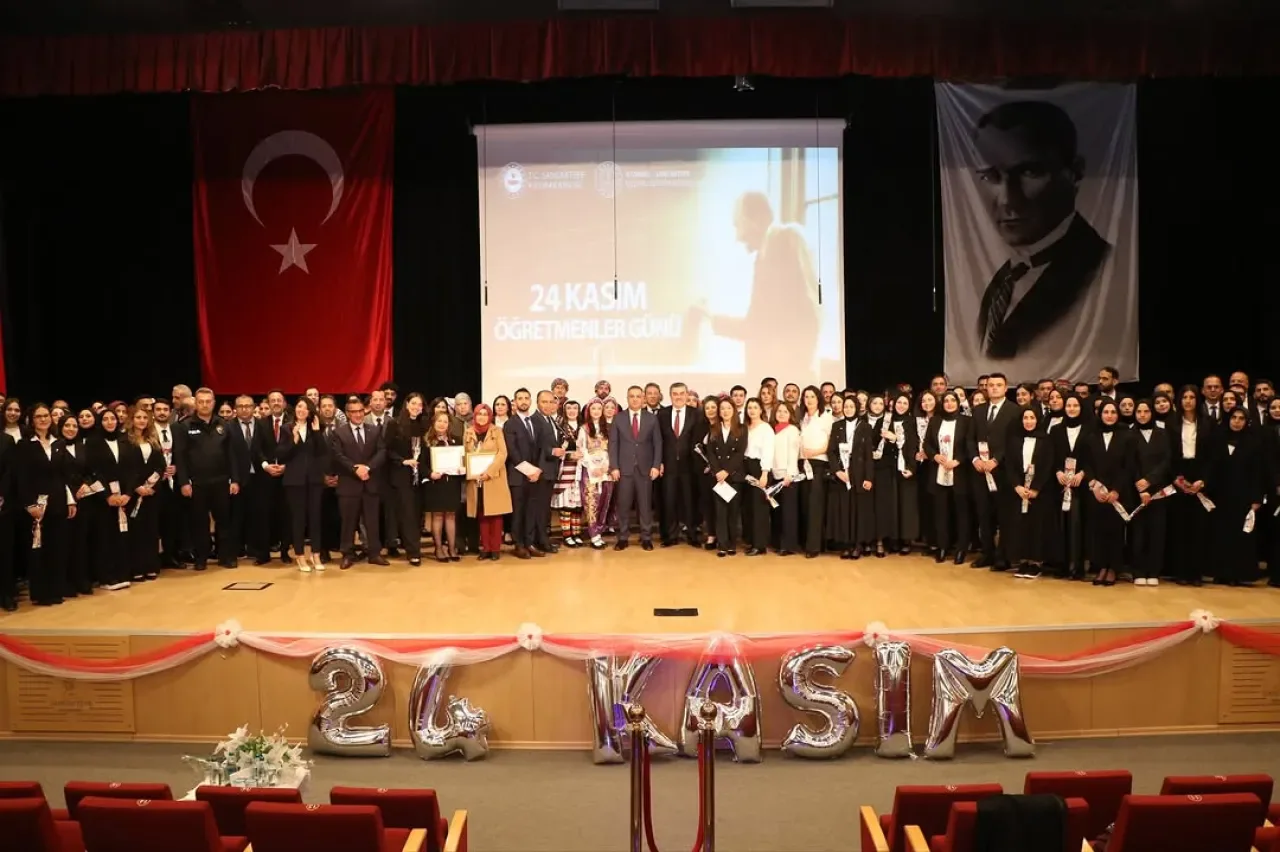İstanbul Sancaktepe'de 24 Kasım Öğretmenler Günü Coşkuyla Kutlandı İstanbul Sancaktepe'de 24 Kasım Öğretmenler Günü Coşkuyla Kutlandı