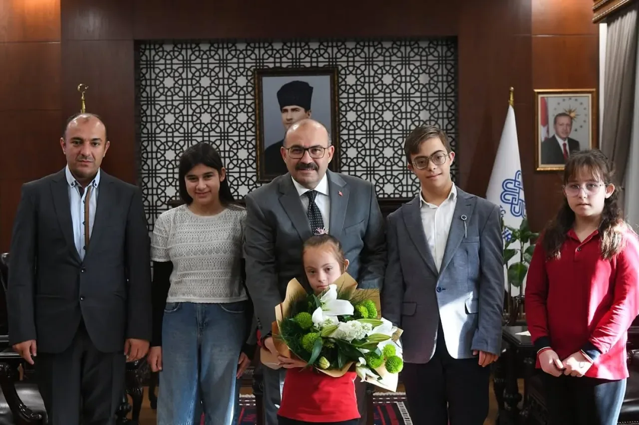 Zihinsel Engelli Çocukları Koruma Derneği Balıkesir Şubesi Vali Ustaoğlu'nu Ziyaret Etti Zihinsel Engelli Çocukları Koruma Derneği Balıkesir Şubesi Vali Ustaoğlu'nu Ziyaret Etti