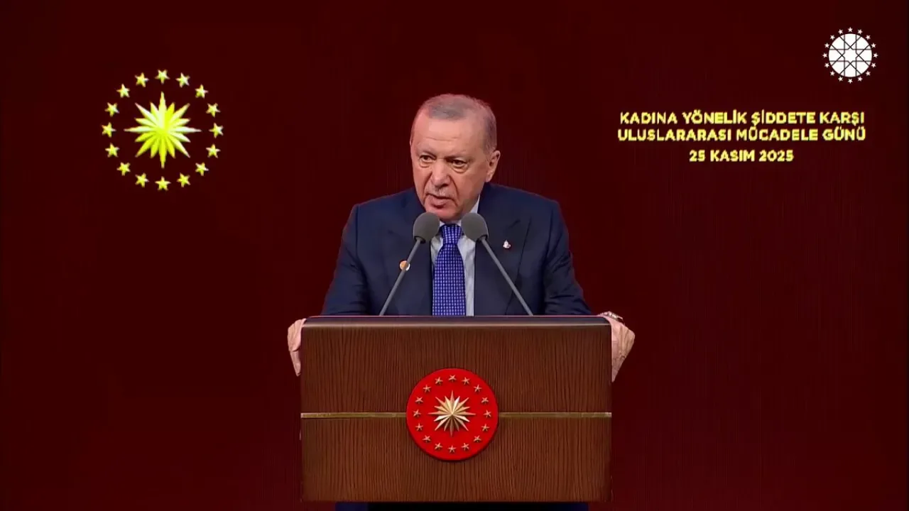 Erdoğan: "Tek Bir Kadının Şiddete Uğraması Bize Göre Küçük Kıyametin Habercisidir" Erdoğan: "Tek Bir Kadının Şiddete Uğraması Bize Göre Küçük Kıyametin Habercisidir"