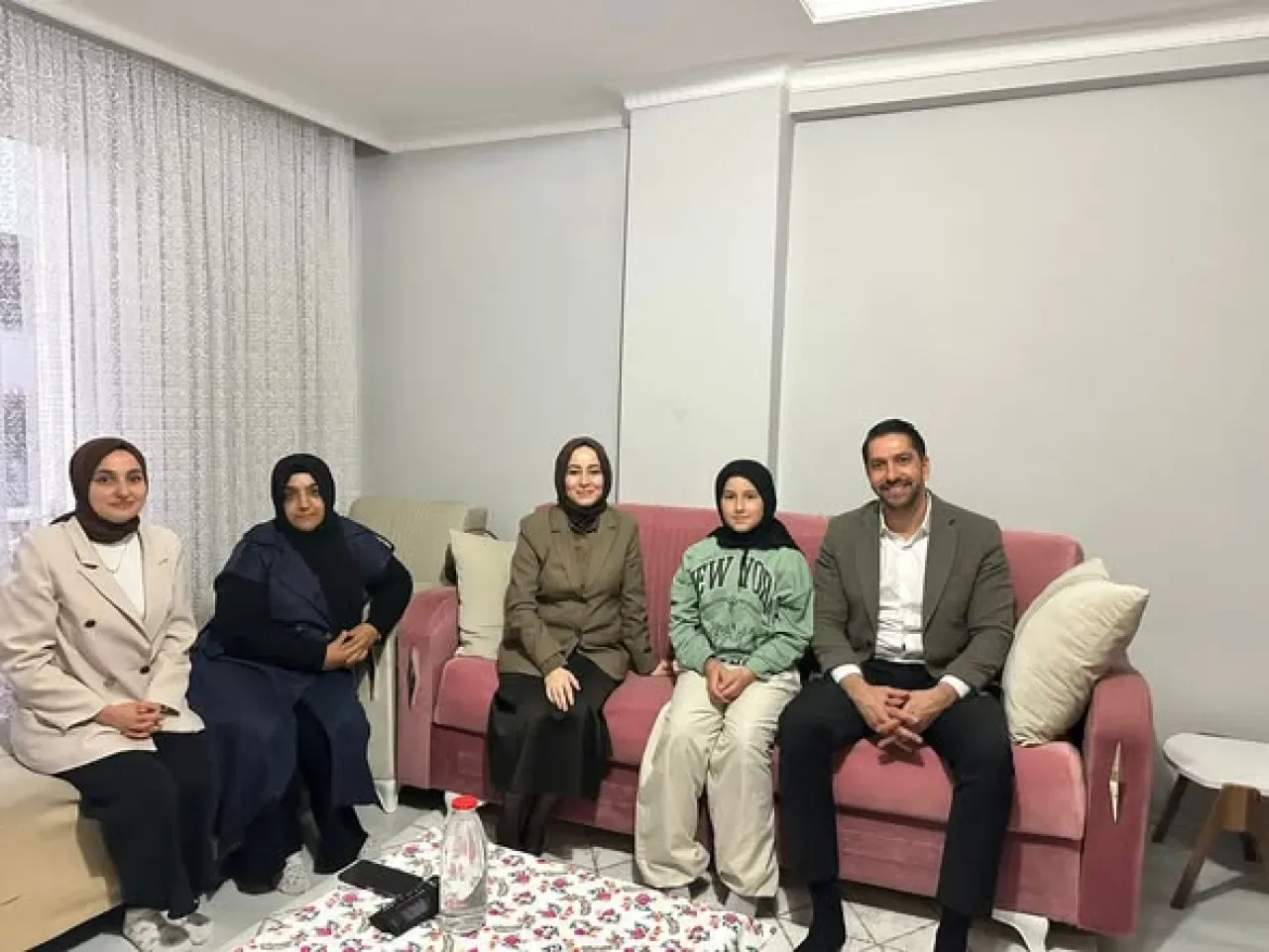 AK Parti Arnavutköy İlçe Yöneticileri Vatandaş Ziyaretlerini Sürdürüyor AK Parti Arnavutköy İlçe Yöneticileri Vatandaş Ziyaretlerini Sürdürüyor