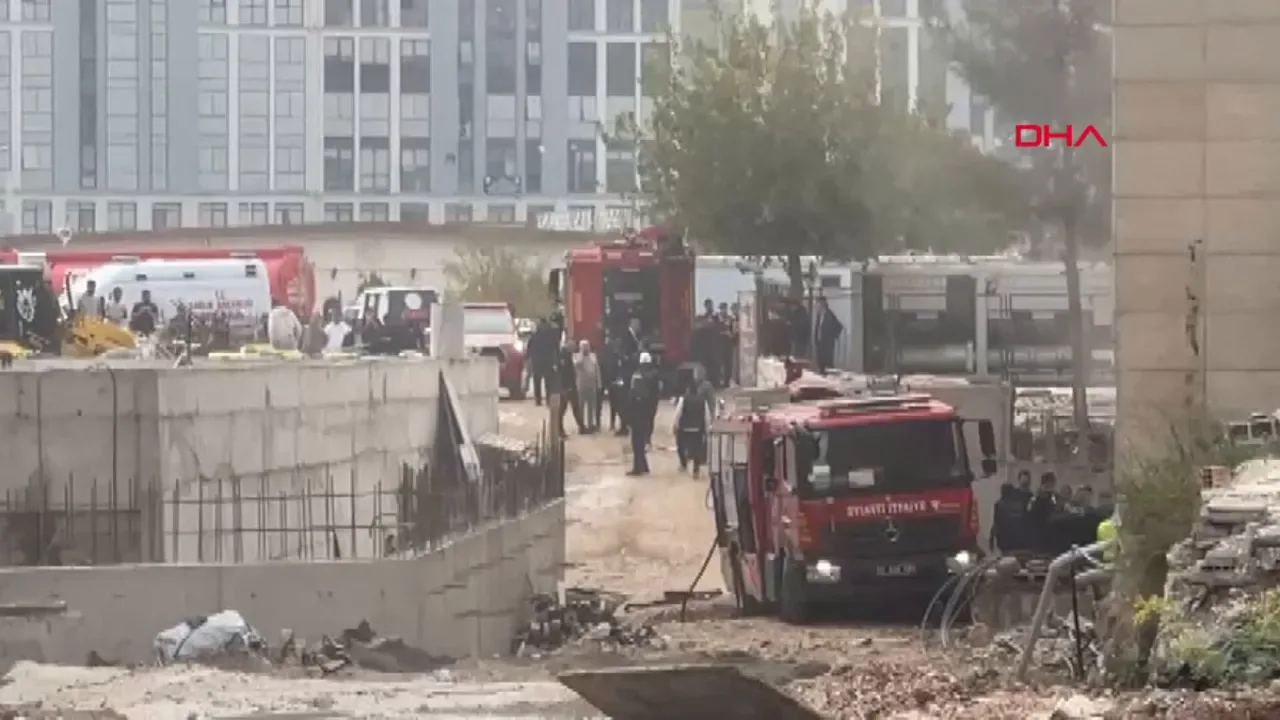 Şanlıurfa Adliyesi'nde Patlama: Zabıt Katibi Yaralandı Şanlıurfa Adliyesi'nde Patlama: Zabıt Katibi Yaralandı