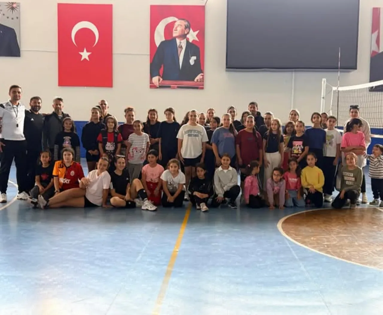 Gazipaşa Belediyesi'nde Altyapı Voleybol Kursları Başladı Gazipaşa Belediyesi'nde Altyapı Voleybol Kursları Başladı