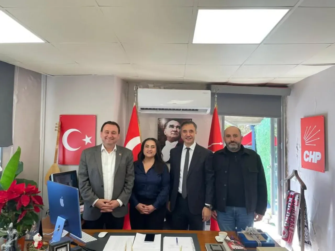 CHP Beşiktaş İlçe Teşkilatında Nöbet Etkinliği CHP Beşiktaş İlçe Teşkilatında Nöbet Etkinliği