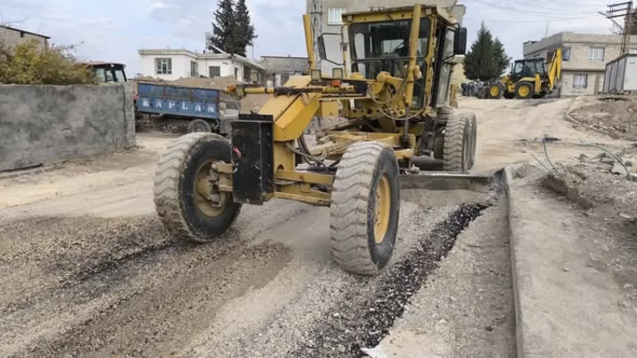 Araban'da Nizip Caddesi ve Sağlık Ocağı Sokağı'na Sıcak Asfalt Çalışması Araban'da Nizip Caddesi ve Sağlık Ocağı Sokağı'na Sıcak Asfalt Çalışması