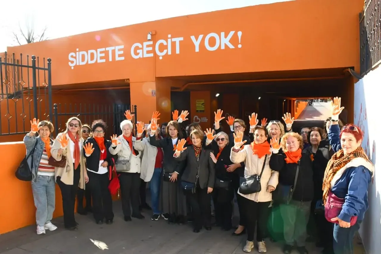 Balıkesir'deki Alt Geçit, Kadına Şiddetle Mücadele İçin "Şiddete Geçit Yok" Adını Aldı Balıkesir'deki Alt Geçit, Kadına Şiddetle Mücadele İçin "Şiddete Geçit Yok" Adını Aldı
