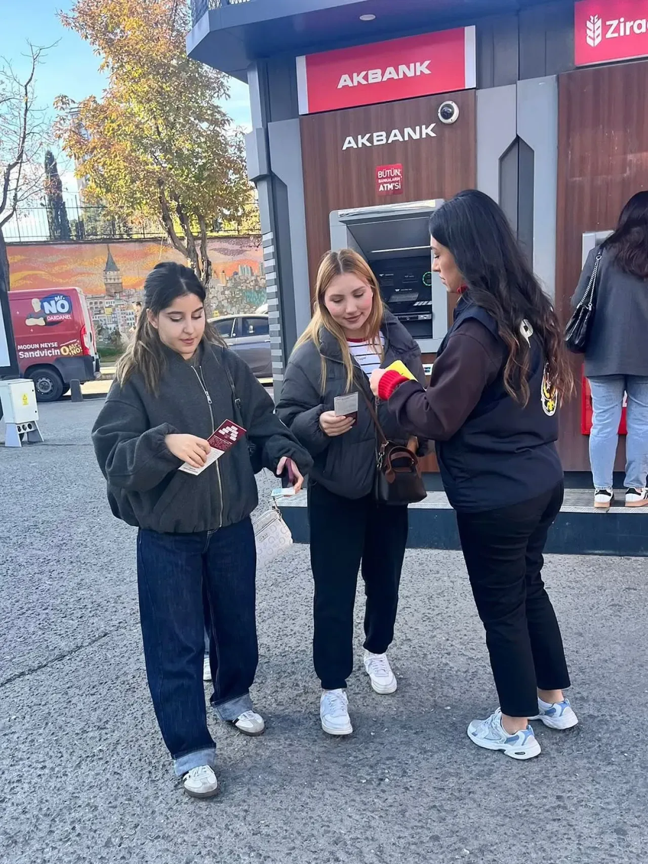 Şişli'de 25 Kasım'da KADES Tanıtımı ve Bilgilendirme Etkinliği Düzenlendi Şişli'de 25 Kasım'da KADES Tanıtımı ve Bilgilendirme Etkinliği Düzenlendi