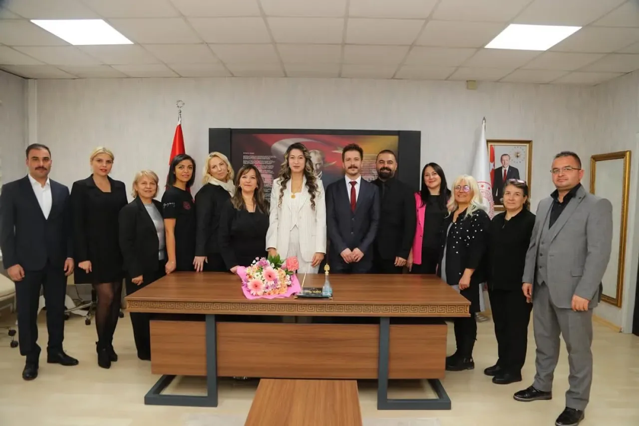 Gölbaşı'nda Öğretmenler Günü'nde Anlamlı Ziyaret Gölbaşı'nda Öğretmenler Günü'nde Anlamlı Ziyaret