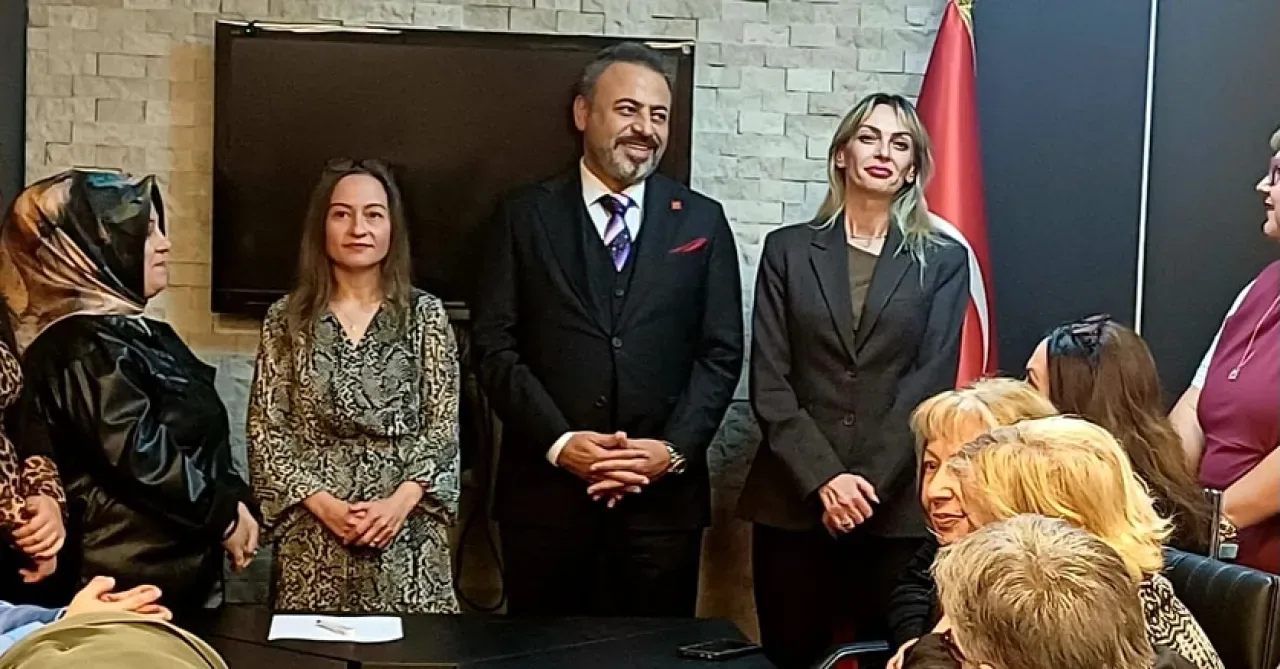 CHP Ümraniye'de Gönüllü Öğretmenlere Sürpriz Teşekkür Töreni CHP Ümraniye'de Gönüllü Öğretmenlere Sürpriz Teşekkür Töreni