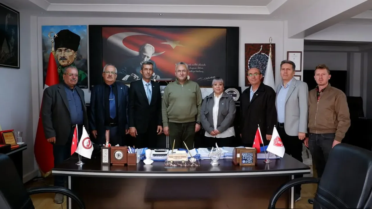 İYİ Parti İlçe Başkanı, Susurluk Belediye Başkanı'nı Ziyaret Etti İYİ Parti İlçe Başkanı, Susurluk Belediye Başkanı'nı Ziyaret Etti