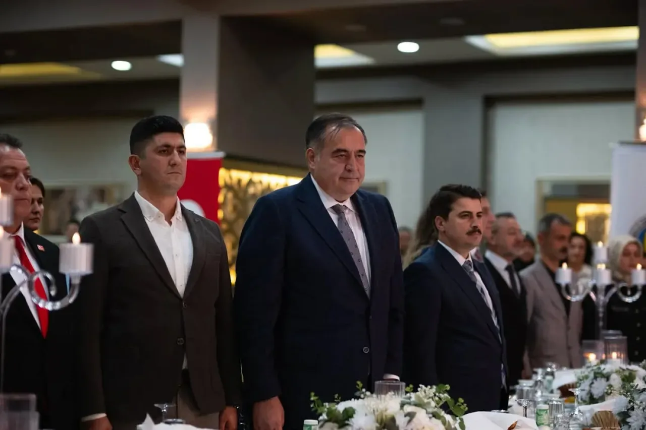 Nallıhan'da 24 Kasım Öğretmenler Günü Kutlaması Nallıhan'da 24 Kasım Öğretmenler Günü Kutlaması