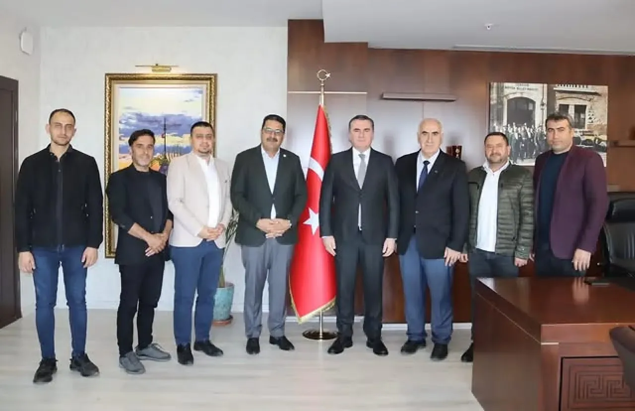 Pendik Kaymakamlığı ve Ankara Dernekler Federasyonu'ndan İş Birliği Ziyareti Pendik Kaymakamlığı ve Ankara Dernekler Federasyonu'ndan İş Birliği Ziyareti