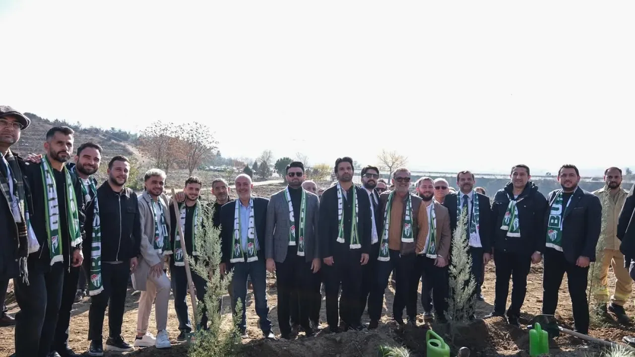 Bursaspor, Gürsu'da "Yeniden Yeşerteceğiz" Etkinliğine Katıldı Bursaspor, Gürsu'da "Yeniden Yeşerteceğiz" Etkinliğine Katıldı