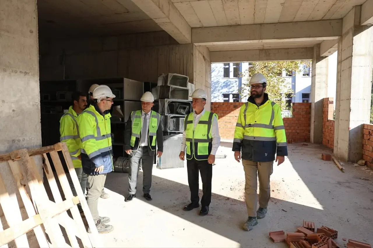 Bursa'da Yeni Öğrenci Yurtları İnşaatları Denetlendi Bursa'da Yeni Öğrenci Yurtları İnşaatları Denetlendi