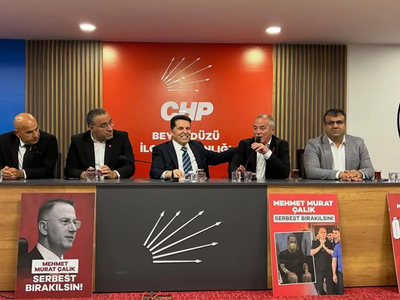 Ahmet Özer Yeniden CHP Beylikdüzü'nde: Adalet ve Dayanışma Mesajı Ahmet Özer Yeniden CHP Beylikdüzü'nde: Adalet ve Dayanışma Mesajı