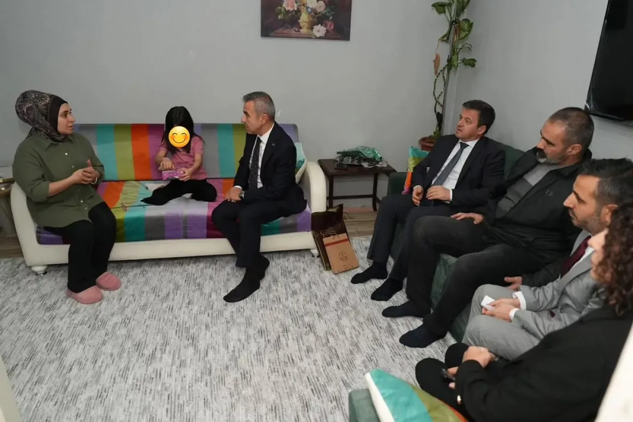 Ailemizİstanbul Projesi Kapsamında Beyoğlu'nda Hanelerde Ziyaret Ailemizİstanbul Projesi Kapsamında Beyoğlu'nda Hanelerde Ziyaret