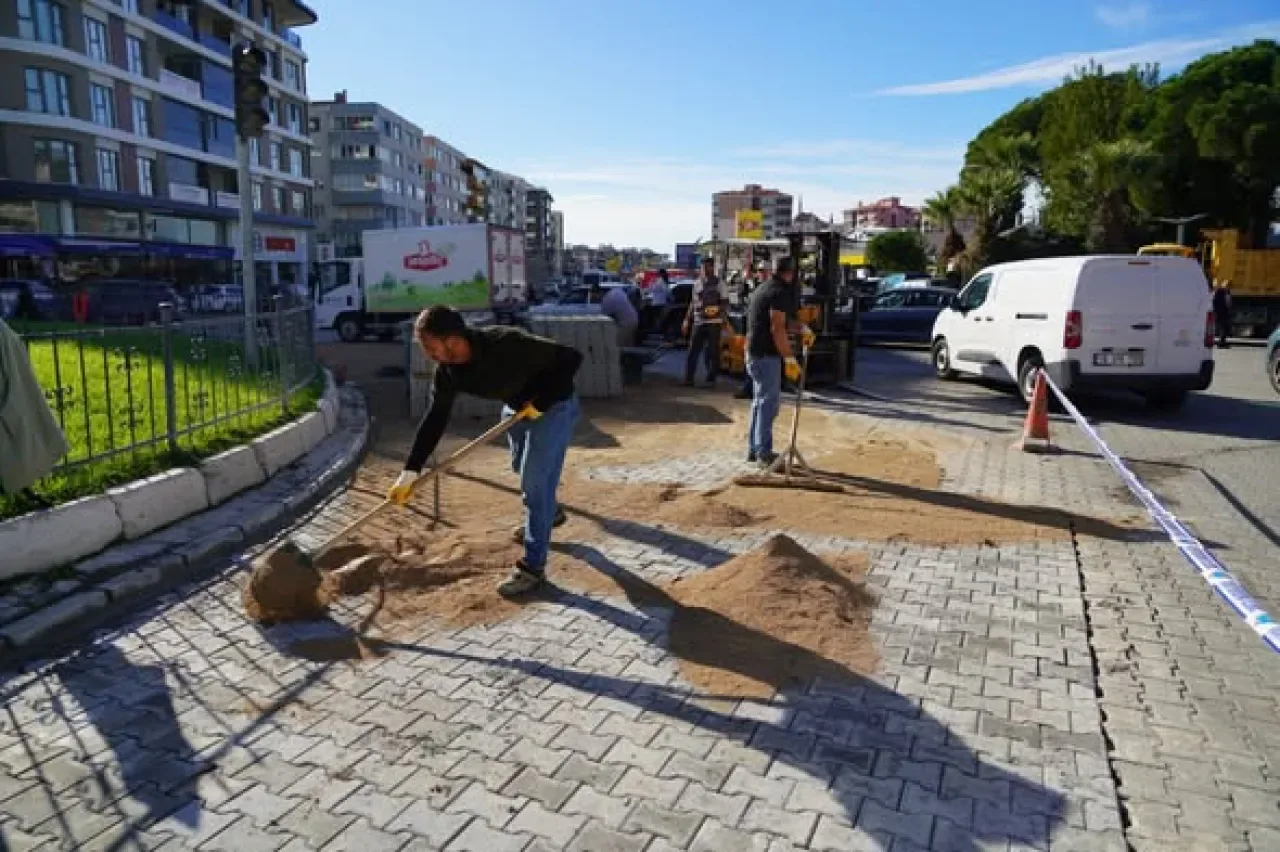Edremit Belediyesi, Önemli Kavşakta Yol Tamiratı Çalışması Başlattı Edremit Belediyesi, Önemli Kavşakta Yol Tamiratı Çalışması Başlattı