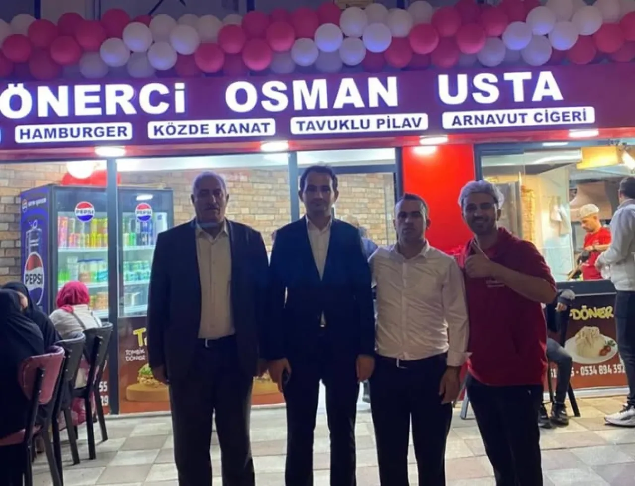 Arnavutköy'de Yeni Açılan Dönerci Osman Usta'ya Ziyaret Arnavutköy'de Yeni Açılan Dönerci Osman Usta'ya Ziyaret