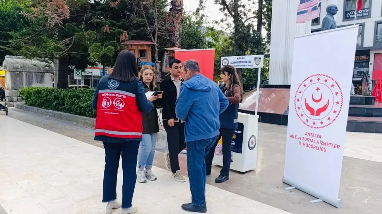 Kumluca'da 25 Kasım'da Kadına Yönelik Şiddetle Mücadele İçin Farkındalık Çalışması Kumluca'da 25 Kasım'da Kadına Yönelik Şiddetle Mücadele İçin Farkındalık Çalışması