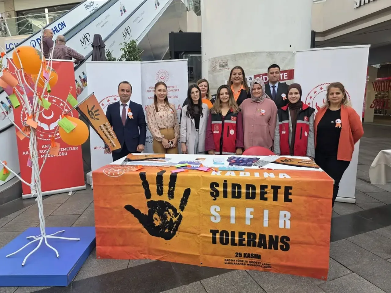 Antalya'da Kadına Yönelik Şiddetle Mücadele Çalışmaları Anlatıldı Antalya'da Kadına Yönelik Şiddetle Mücadele Çalışmaları Anlatıldı