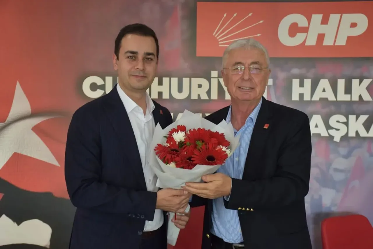 CHP Antalya'da Yeni İl Başkanı Nail Kamacı'ya Hayırlı Olsun Ziyareti CHP Antalya'da Yeni İl Başkanı Nail Kamacı'ya Hayırlı Olsun Ziyareti