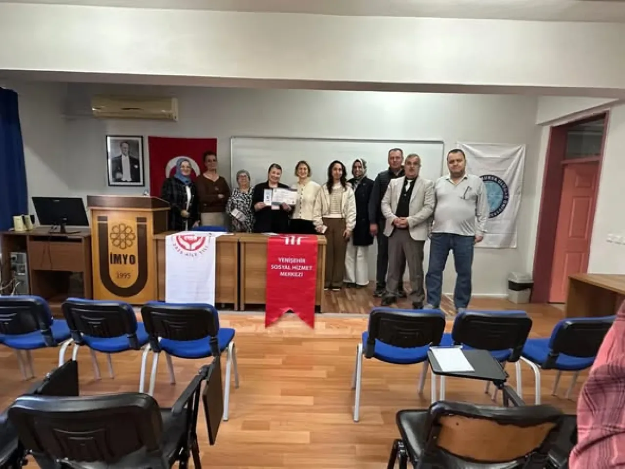 İznik'te Kadına Yönelik Şiddetle Mücadele Farkındalık Semineri Düzenlendi İznik'te Kadına Yönelik Şiddetle Mücadele Farkındalık Semineri Düzenlendi