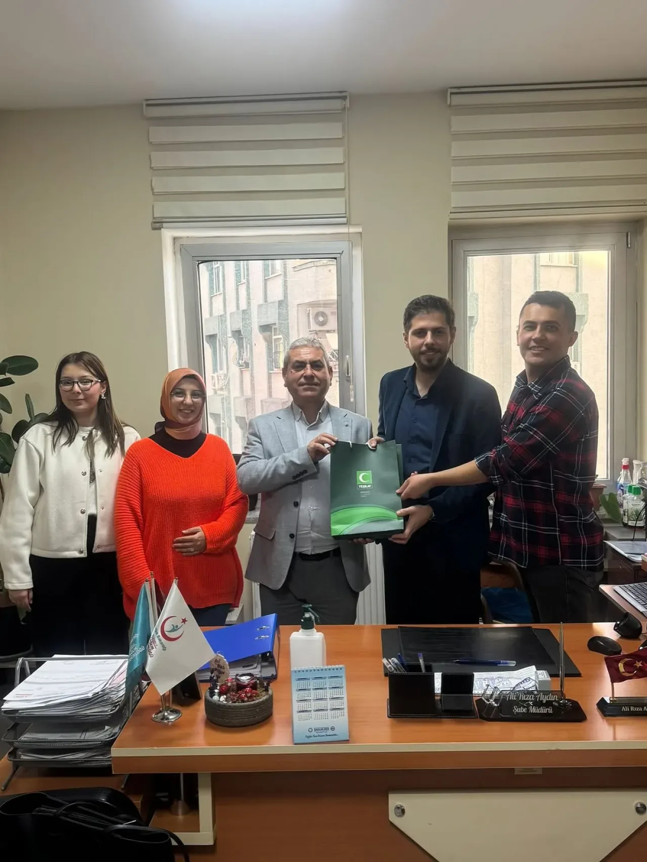 Esenler Yeşilay ve Bağcılar YEDAM'dan İlçe Sağlık Müdürlüğü'ne Anlamlı Ziyaret Esenler Yeşilay ve Bağcılar YEDAM'dan İlçe Sağlık Müdürlüğü'ne Anlamlı Ziyaret