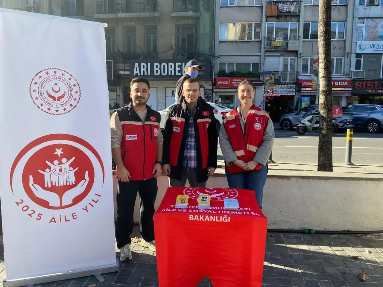 Şişli'de 25 Kasım'da Kadına Yönelik Şiddetle Mücadele İçin Farkındalık Çalışması Şişli'de 25 Kasım'da Kadına Yönelik Şiddetle Mücadele İçin Farkındalık Çalışması