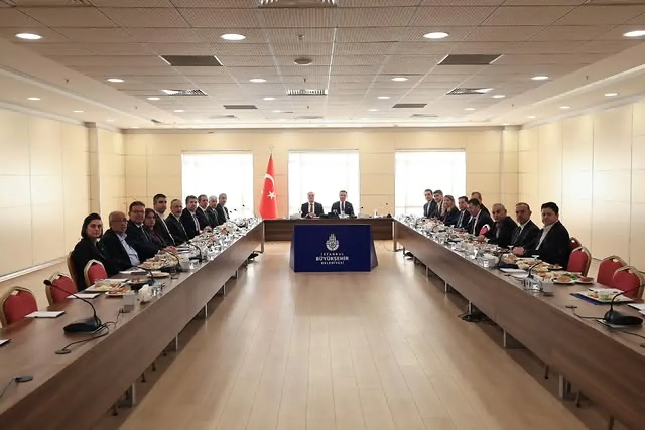 CHP'li Belediye Başkanları İstanbul İçin Güç Birliği Yaptı CHP'li Belediye Başkanları İstanbul İçin Güç Birliği Yaptı