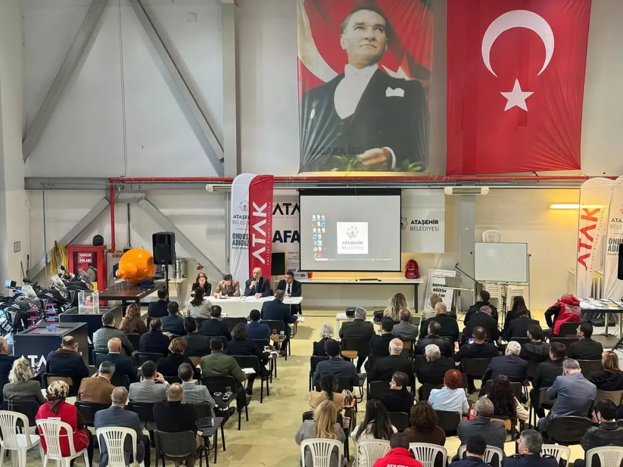 Ataşehir'de Afetlere Hazırlık Toplantısı Gerçekleştirildi Ataşehir'de Afetlere Hazırlık Toplantısı Gerçekleştirildi