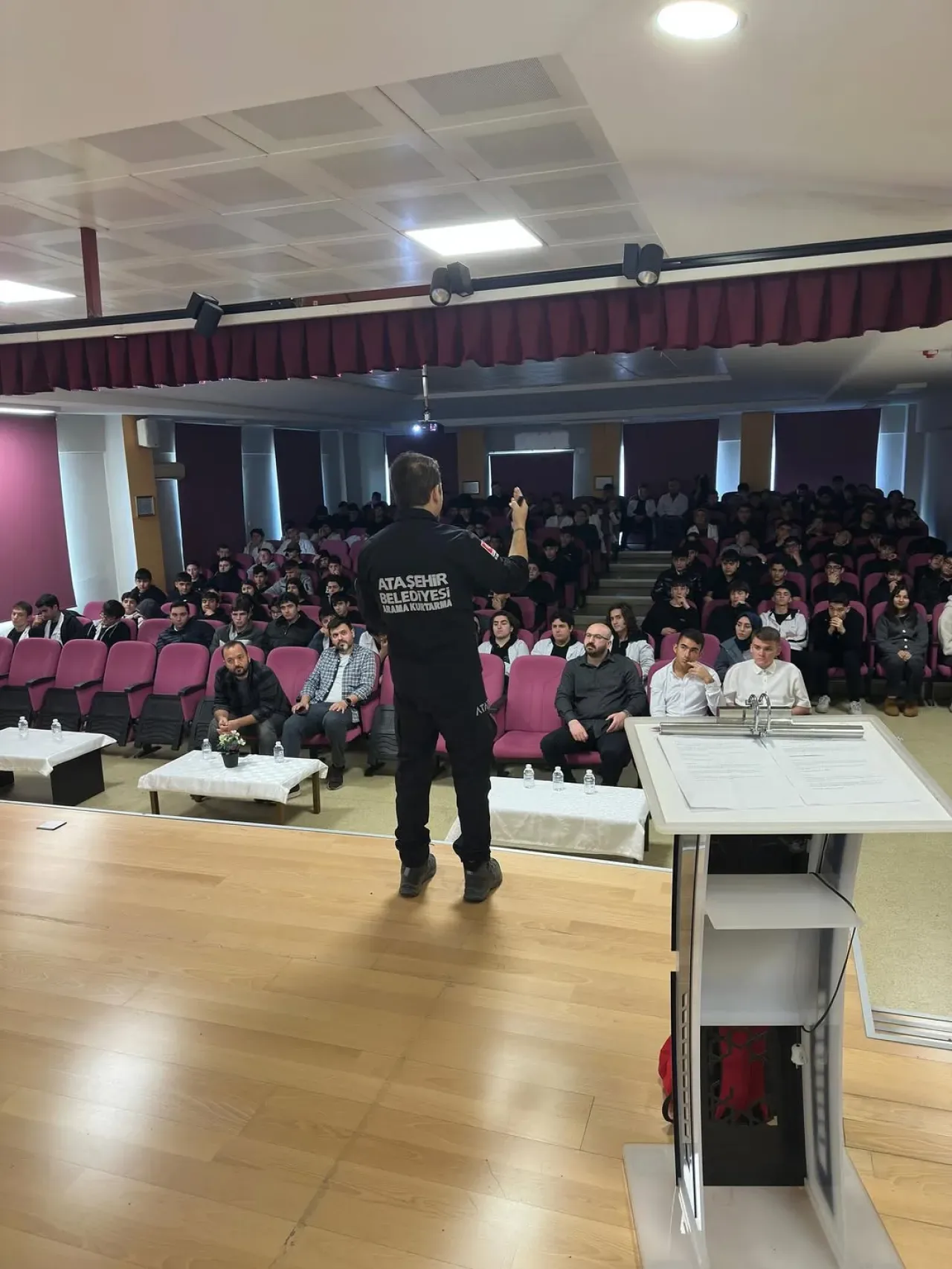 Ataşehir'de Liseli Gençlere Afet Farkındalık Eğitimi Verildi Ataşehir'de Liseli Gençlere Afet Farkındalık Eğitimi Verildi