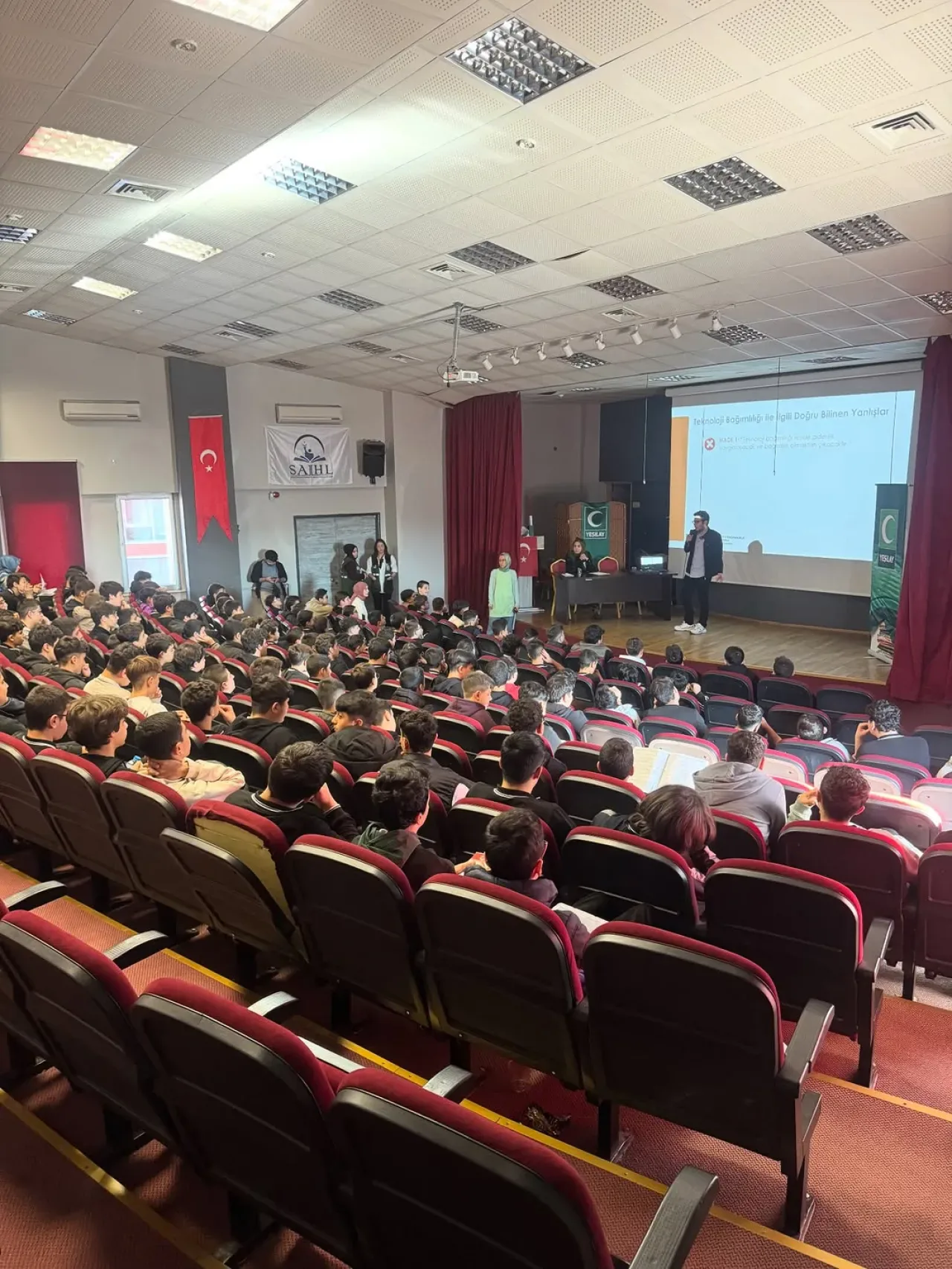 Aziz Bayraktar Anadolu İmam Hatip Lisesi'nde Teknoloji Bağımlılığı Farkındalık Çalışması Aziz Bayraktar Anadolu İmam Hatip Lisesi'nde Teknoloji Bağımlılığı Farkındalık Çalışması