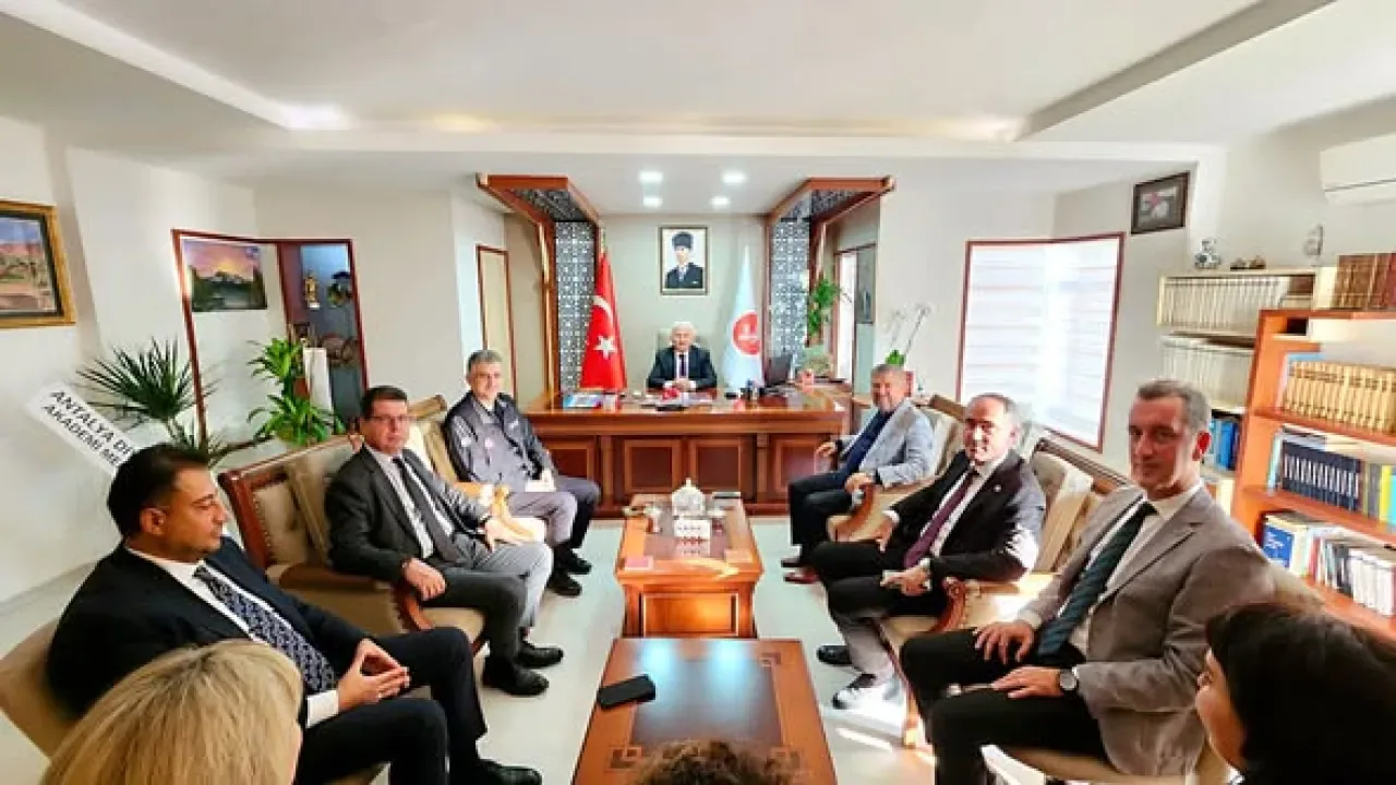 Antalya İl Müftüsü Yığman'a Hayırlı Olsun Ziyareti Antalya İl Müftüsü Yığman'a Hayırlı Olsun Ziyareti